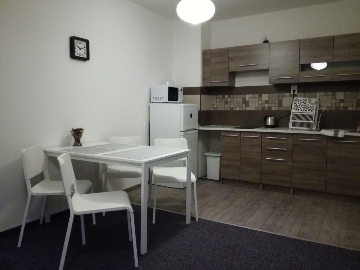 Apartmán Prefa Benesov nad Ploucnici Kültér fotó